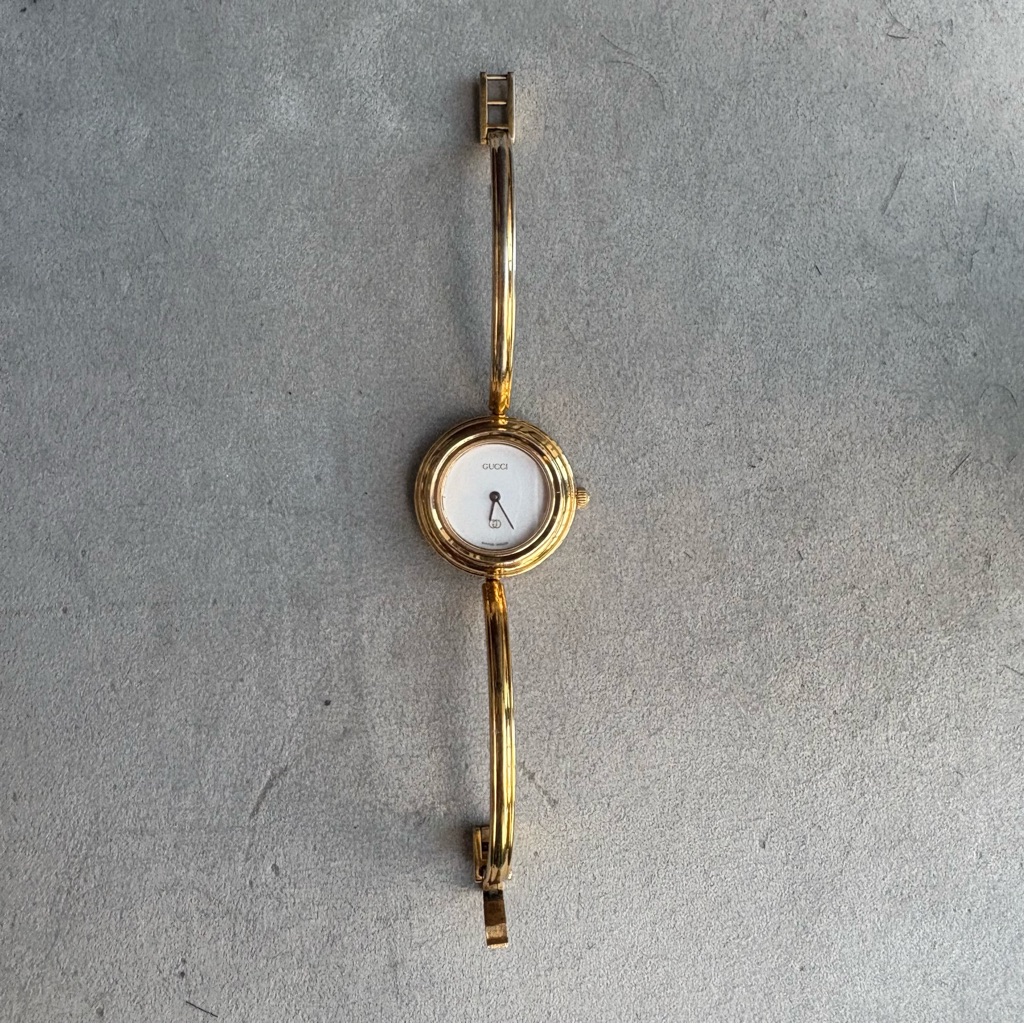 Gucci Play Bezel Gold Bangle Watch With White Dial Gucci Play Bezel Gold Bangle Watch With White Dial